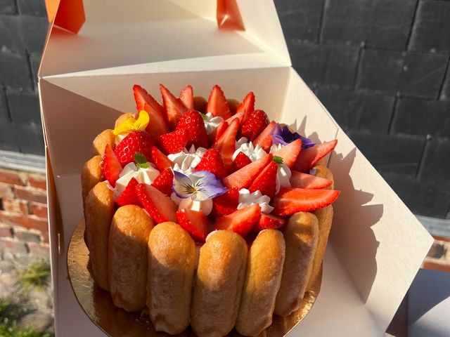 Le Dauphin Charlotte aux fraises