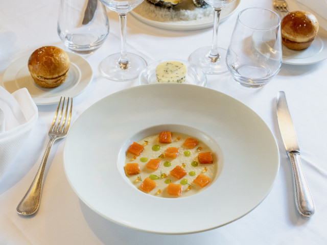 Le Dauphin Flan d'asperges blanche & truite fumée