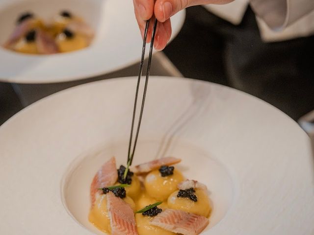 Le Dauphin Plat signature : Anguille fumée, gnocchis glacés & farcis, bouillon Dashi