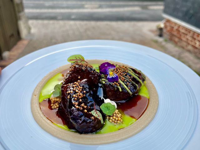 Le Dauphin Plat signature : Joue de boeuf confite